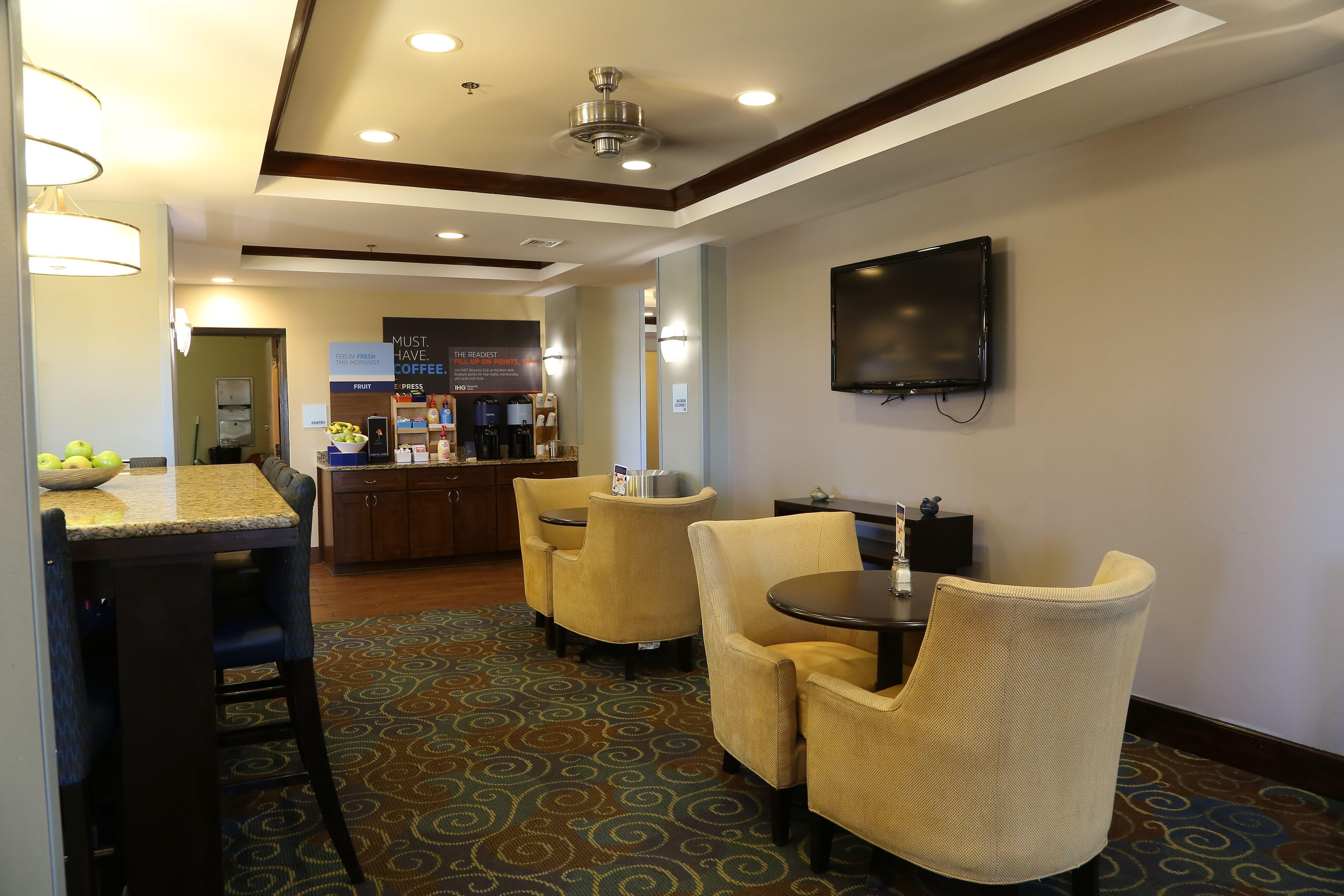 Holiday Inn Express Hotel & Suites Cleveland - Ms By Ihg מראה חיצוני תמונה