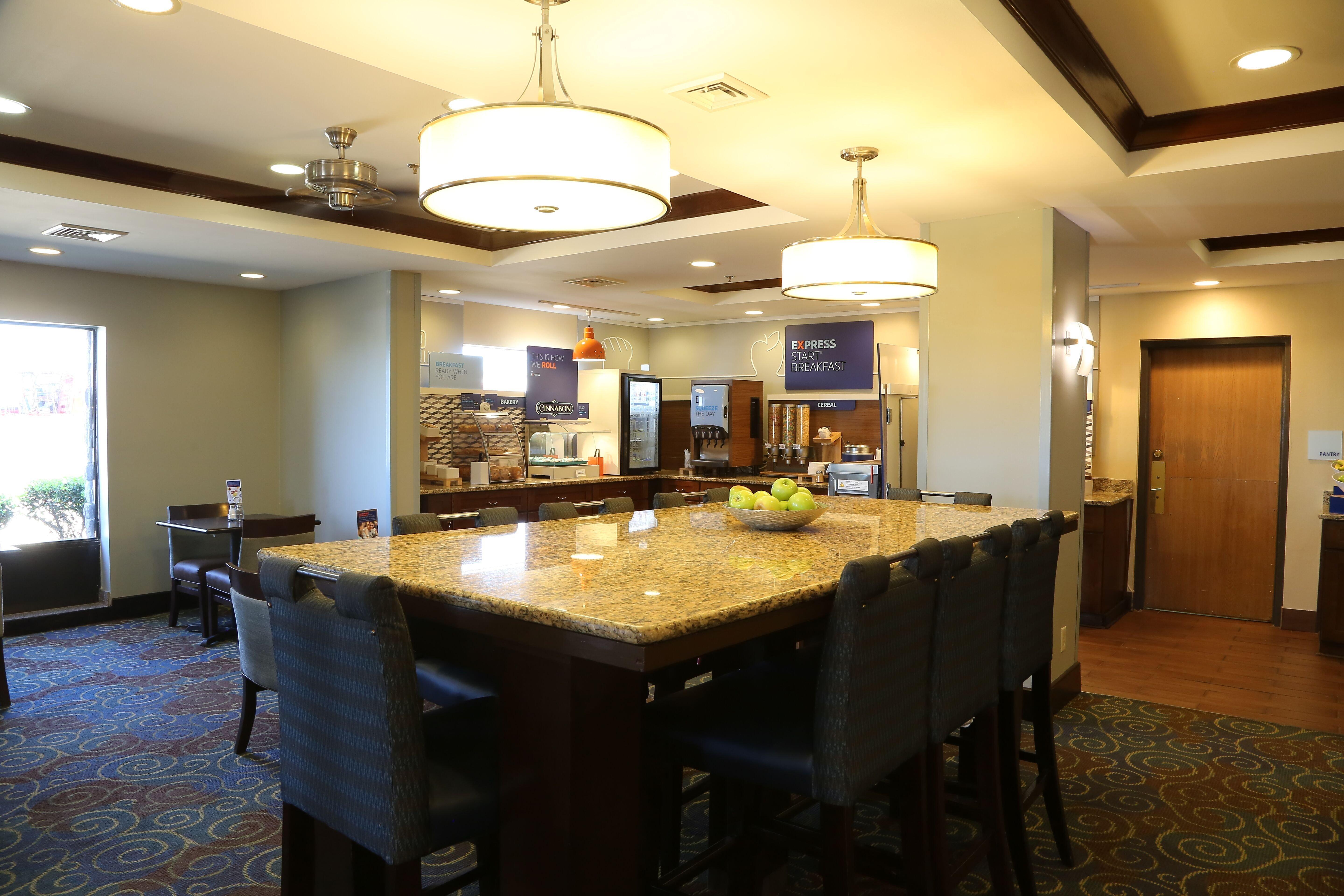 Holiday Inn Express Hotel & Suites Cleveland - Ms By Ihg מראה חיצוני תמונה