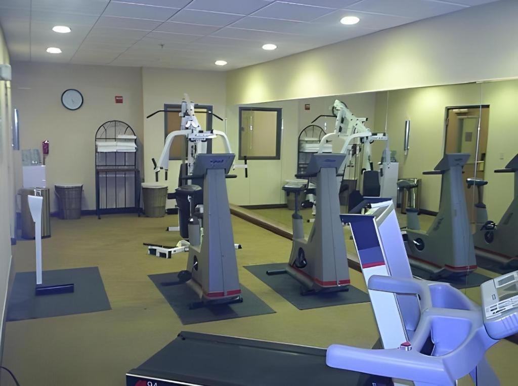 Holiday Inn Express Hotel & Suites Cleveland - Ms By Ihg מראה חיצוני תמונה