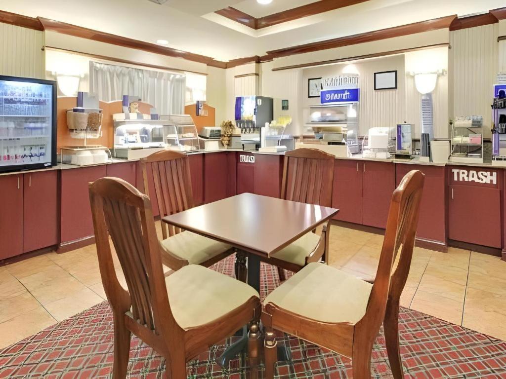 Holiday Inn Express Hotel & Suites Cleveland - Ms By Ihg מראה חיצוני תמונה