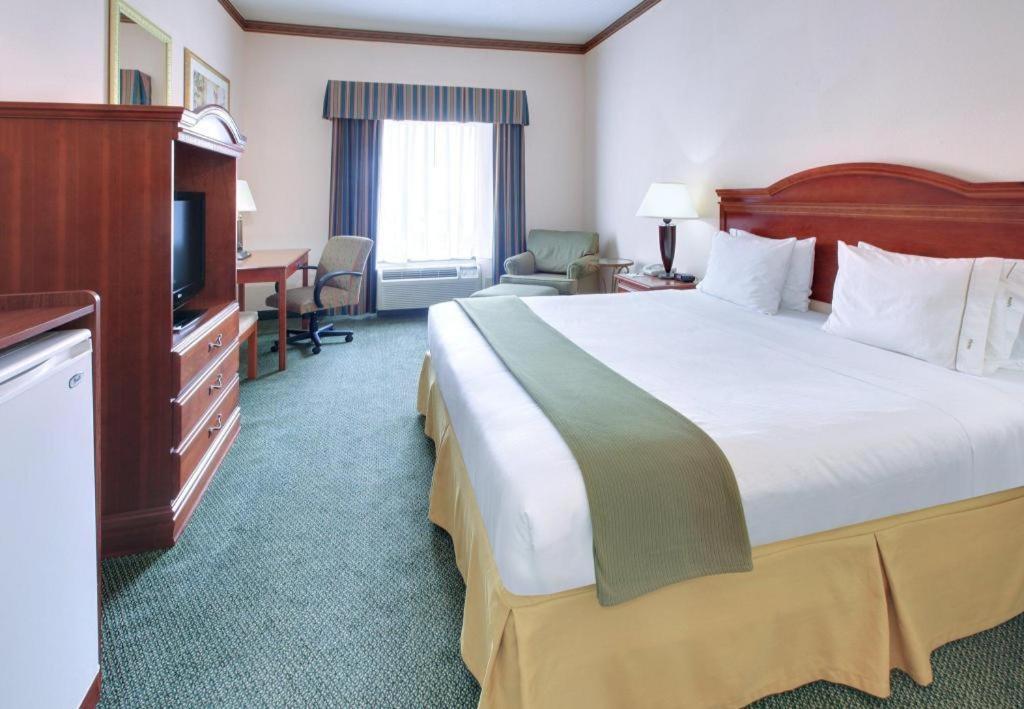Holiday Inn Express Hotel & Suites Cleveland - Ms By Ihg מראה חיצוני תמונה