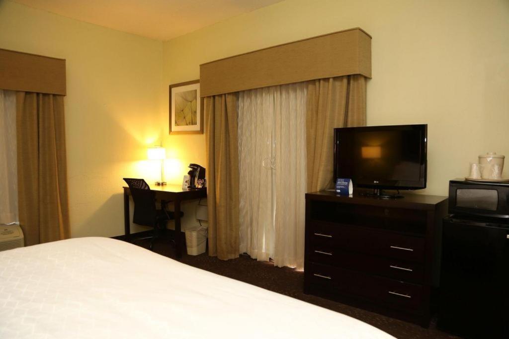 Holiday Inn Express Hotel & Suites Cleveland - Ms By Ihg מראה חיצוני תמונה