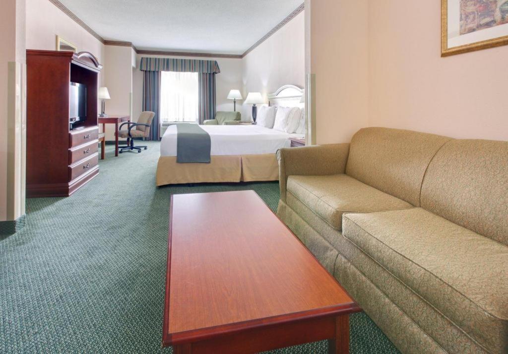 Holiday Inn Express Hotel & Suites Cleveland - Ms By Ihg מראה חיצוני תמונה