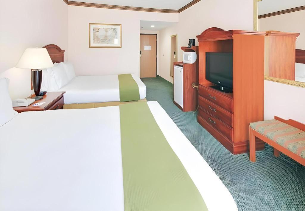 Holiday Inn Express Hotel & Suites Cleveland - Ms By Ihg מראה חיצוני תמונה