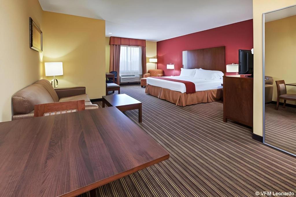 Holiday Inn Express Hotel & Suites Cleveland - Ms By Ihg מראה חיצוני תמונה