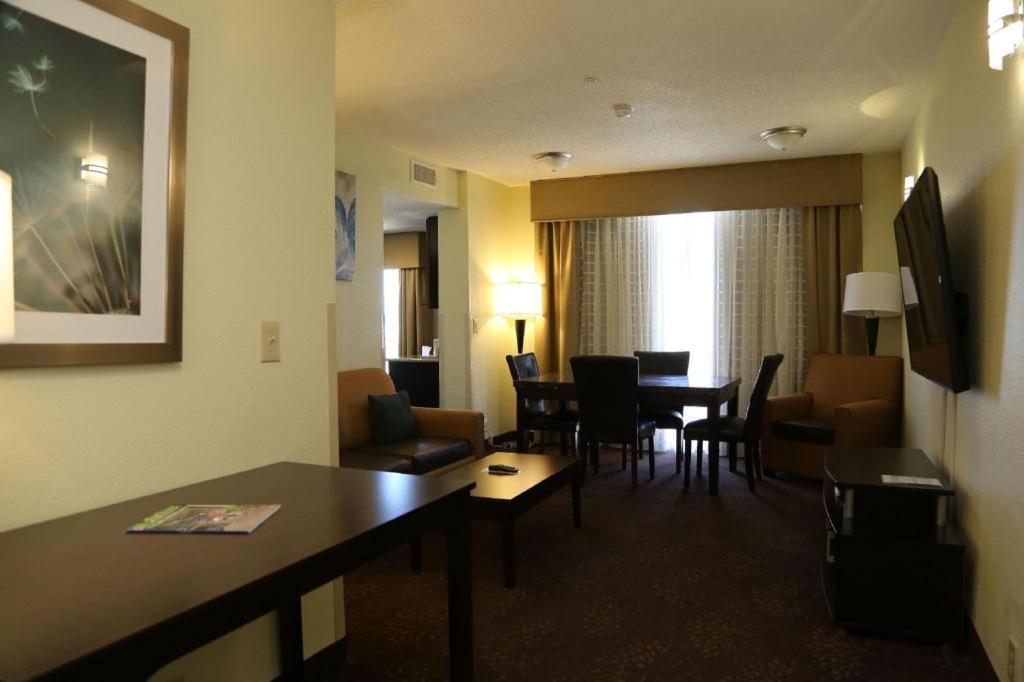 Holiday Inn Express Hotel & Suites Cleveland - Ms By Ihg מראה חיצוני תמונה