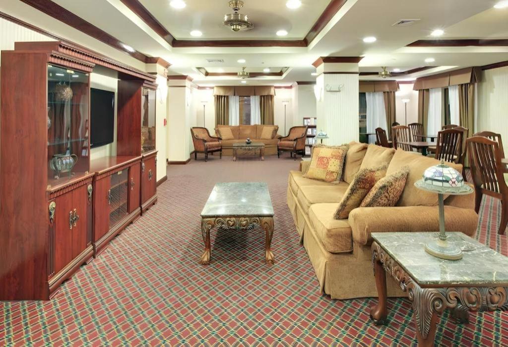 Holiday Inn Express Hotel & Suites Cleveland - Ms By Ihg מראה חיצוני תמונה