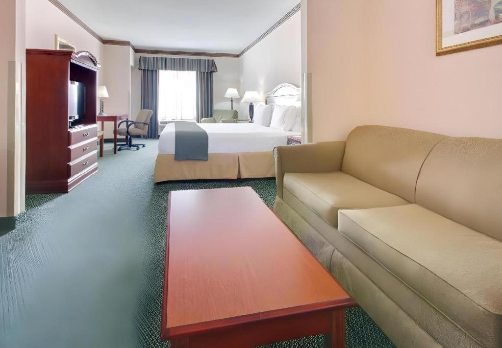 Holiday Inn Express Hotel & Suites Cleveland - Ms By Ihg מראה חיצוני תמונה