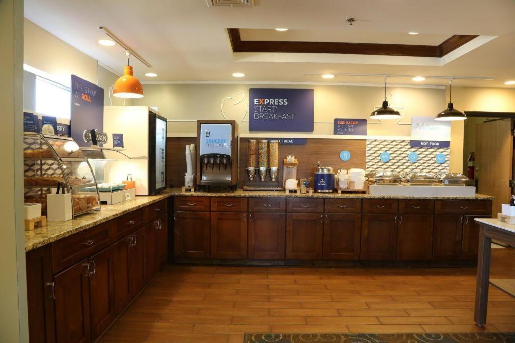 Holiday Inn Express Hotel & Suites Cleveland - Ms By Ihg מראה חיצוני תמונה