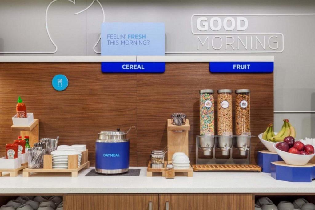 Holiday Inn Express Hotel & Suites Cleveland - Ms By Ihg מראה חיצוני תמונה