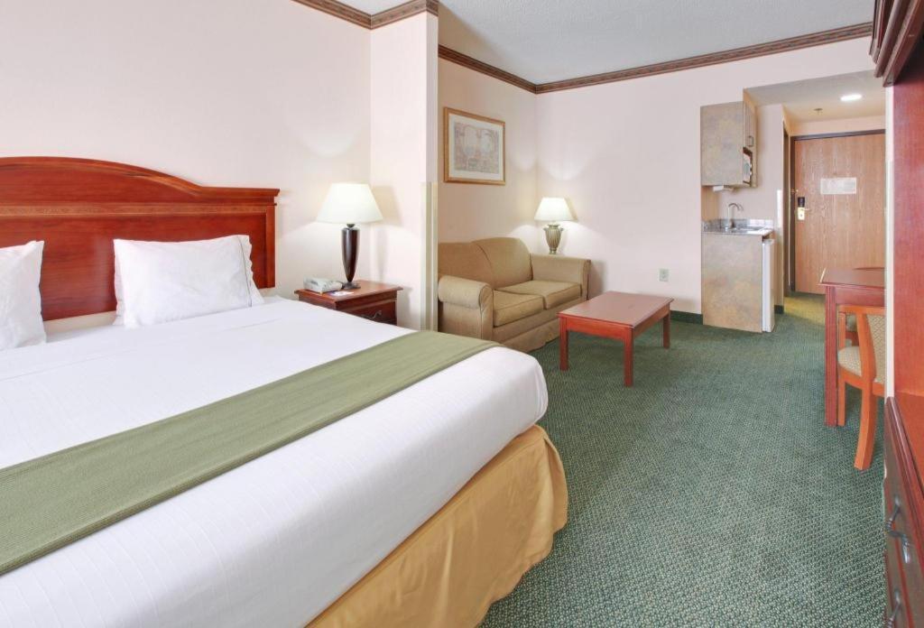 Holiday Inn Express Hotel & Suites Cleveland - Ms By Ihg מראה חיצוני תמונה